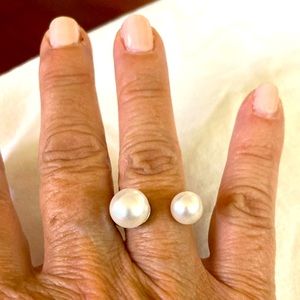Very cool silver ring with 2 high-quality pearls, size 7 to 7.5